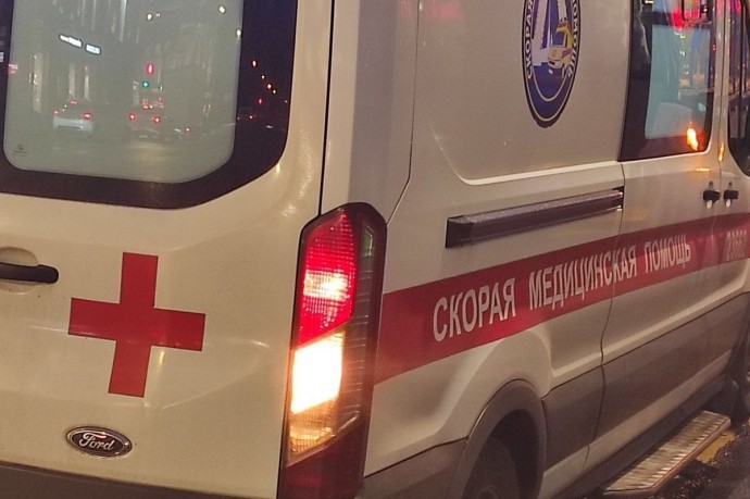 В Колпино юная пассажирка сломала ногу из-за резкого торможения автобуса