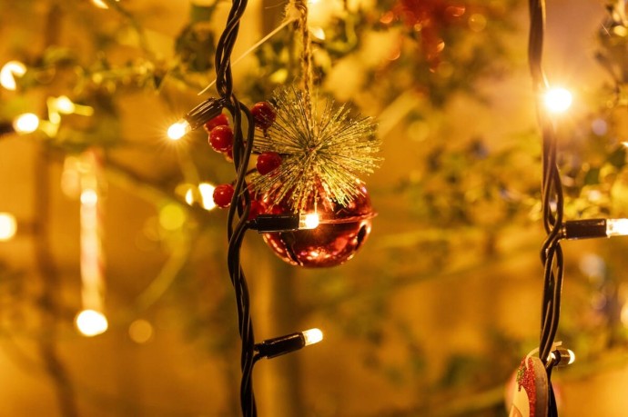 Эксперт рассказала о рисках новогодних гирлянд и способах снизить пожарную опасность