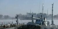 Астраханские паромы по-прежнему скованы льдами