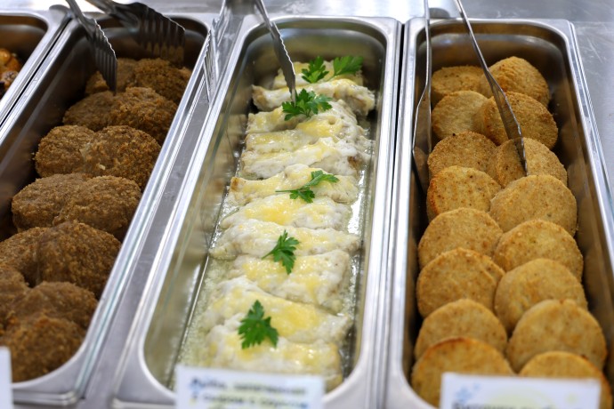 В РФ увеличат закупки рыбы для школьных и больничных столовых В РФ увеличат закупки рыбы для школьных и больничных столовых