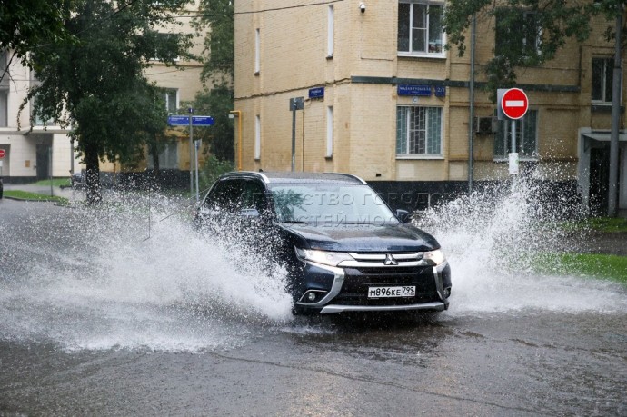Летом 30% москвичей стали реже использовать автомобиль для коротких поездок