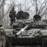 Экипаж Т-72 выдержал 24 удара дронами при разминировании, рассказал боец