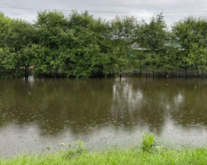 Вода взяла верх: в Пограничном округе перекрыли главную транспортную артерию