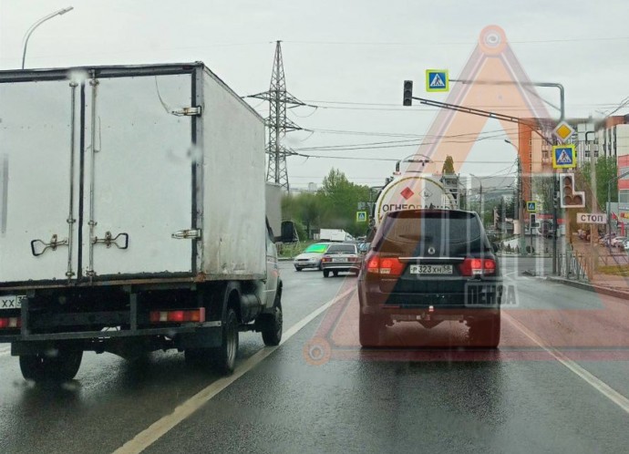 В Пензе из-за неработающего светофора стоят в пробке две улицы