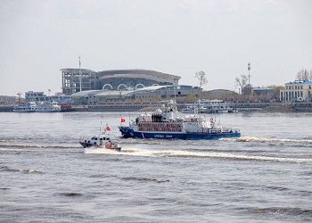 Речной парад прошел по Амуру