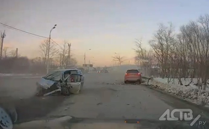 Жёсткое лобовое столкновение произошло в районе психбольницы в Южно-Сахалинске