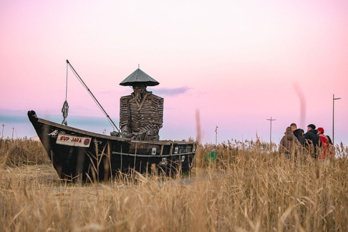 «Рыбак в лодке» теперь украшает мыс Ахлёстышева во Владивостоке «Рыбак в лодке» теперь украшает мыс Ахлёстышева во Владивостоке