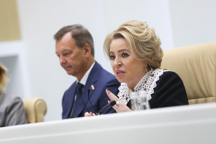 Спикер СФ попросила Минфин не допускать роста коммерческих долгов регионов Спикер СФ попросила Минфин не допускать роста коммерческих долгов регионов