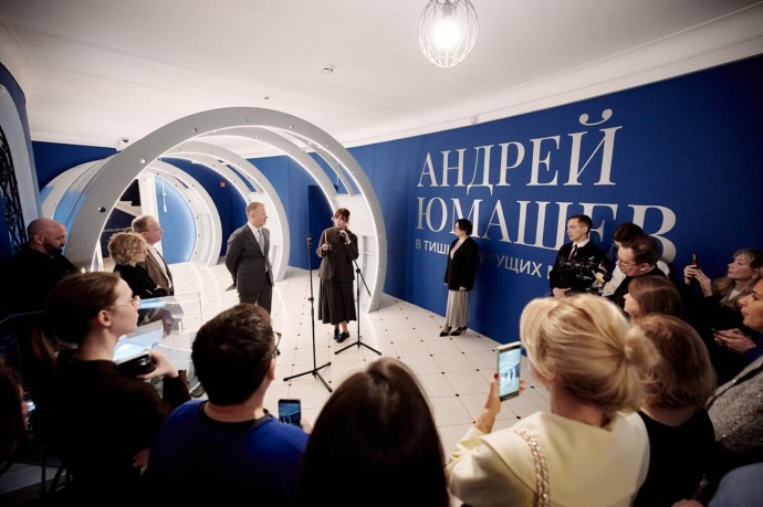 Живопись и графику легендарного летчика Андрея Юмашева представили на выставке Российской галереи искусств в Москве