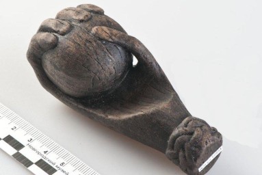 Деревянные руки из древнего Новгорода оказались талисманами