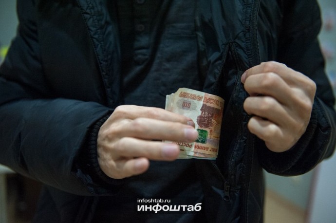 В Астрахани пенсионер попал на удочку дроппера.
