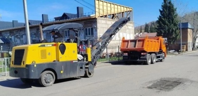 В Горно-Алтайске начался ямочный ремонт дорог