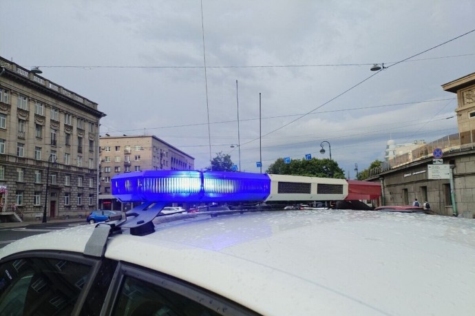 В Колпинском районе петербуржец грабанул водителя такси на иномарке и сбежал