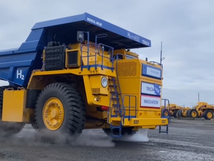 БЕЛАЗ проводит испытания 130-тонного карьерного самосвала с водородной топливной установкой БЕЛАЗ проводит испытания 130-тонного карьерного самосвала с водородной топливной установкой