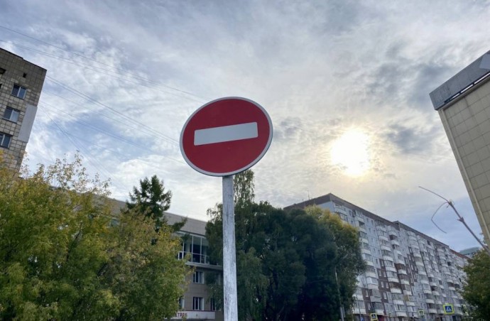На улице Окулова временно ограничат движение транспорта в выходные дни