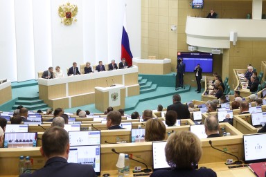 Матвиенко поздравила сенаторов-Героев Отечества с их праздником