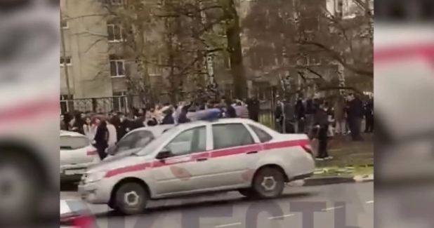 В Ярославле эвакуировали колледж на Тутаевском шоссе из-за сообщения об опасном предмете В Ярославле эвакуировали колледж на Тутаевском шоссе из-за сообщения об опасном предмете