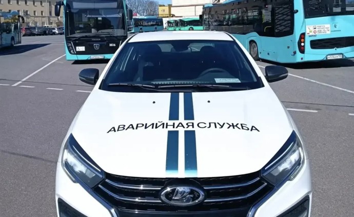 Дорожный патруль вышел на улицы: как новая служба будет помогать в центре Петербурга