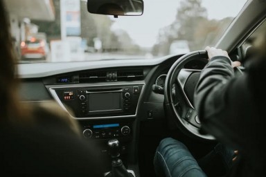 В МВД предложили пересмотреть правила допуска праворульных автомобилей на дороги РФ