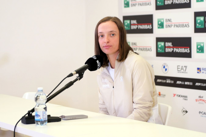 Швёнтек раскритиковала ситуацию с показом женских матчей на "Ролан Гаррос"