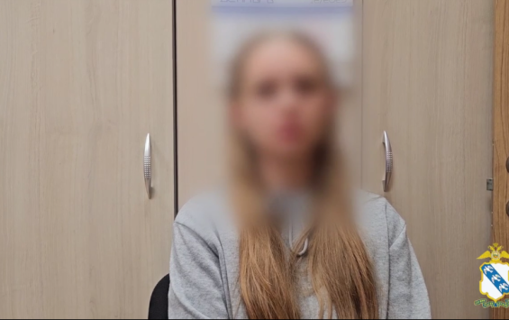 В Курске задержали 19-летнюю курьершу, которая забирала у людей «деньги для декларирования»