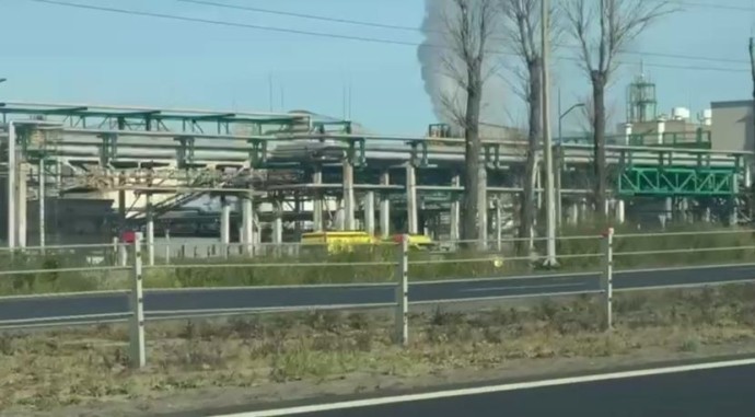 В жилой зоне в районе НПЗ в Ярославле после пожара взяты пробы воздуха В жилой зоне в районе НПЗ в Ярославле после пожара взяты пробы воздуха