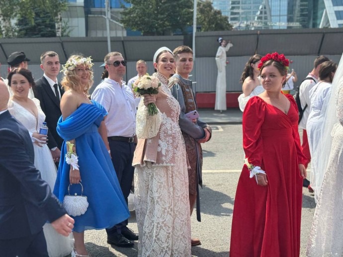 Пара из Ярославской области поженилась на свадебном фестивале в Москве