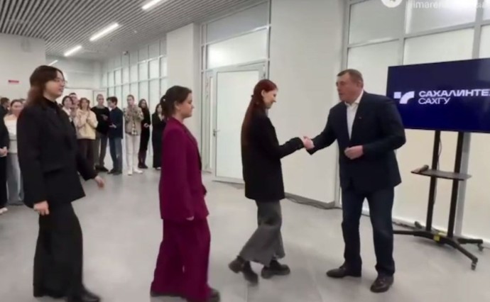 Ещё 50 студентов получили ключи от комнат студгородка СахалинТех Ещё 50 студентов получили ключи от комнат студгородка СахалинТех