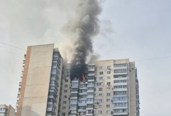 Два человека пострадали при пожаре в жилом доме в районе Чертаново Северное