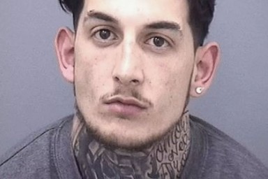 Тюремщица занялась сексом с заключенным в молельной комнате