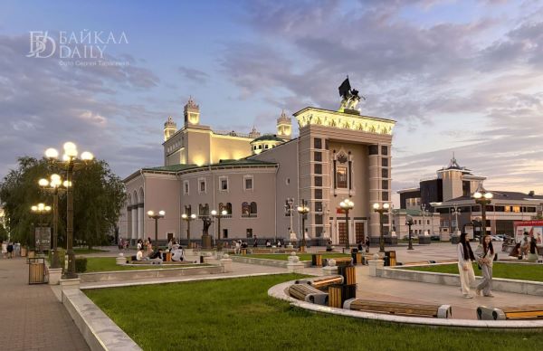Бурятские артисты выступили в военном госпитале в Москве Бурятские артисты выступили в военном госпитале в Москве