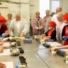 Съедобный «Подарок для мамы» сделали школьники Колпинского района