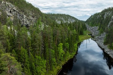 Пожилой мужчина потерялся в горах в непогоду и восемь дней выживал в одиночестве
