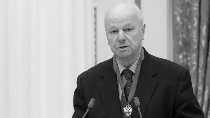Руководителя Государственной академической капеллы Владислава Чернушенко похоронили на Смоленском кладбище в Петербурге
