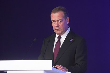 Медведев призвал пересмотреть все отношения России