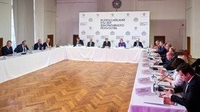 Денис Мантуров провёл заседание попечительского совета Всероссийского музея декоративно-прикладного и народного искусства