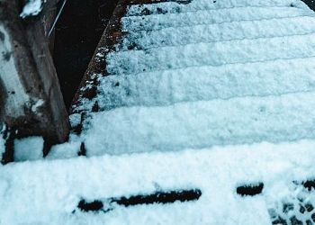 В Приамурье присудили 100 тысяч ребенку, упавшему на лестнице