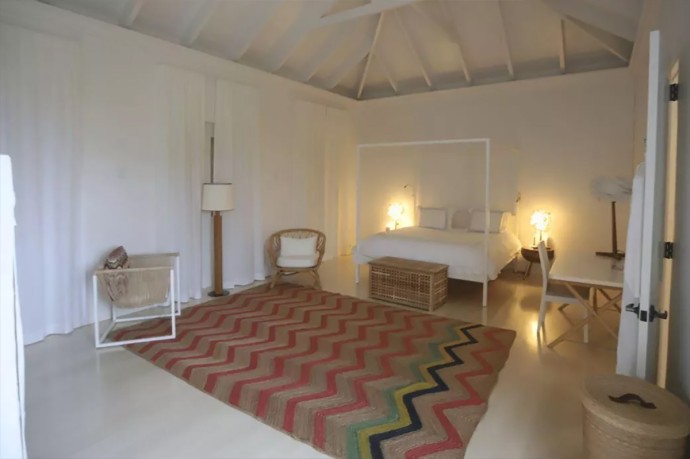 В США опубликовали новые фото и видео с острова Эпштейна