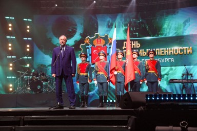 Александр Беглов поздравил сотрудников предприятий города с Днём промышленности Санкт‑Петербурга на концерте в Ледовом дворце