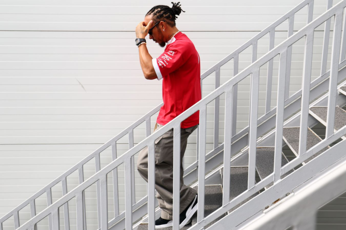 Хэмилтон отреагировал на слухи о возможном уходе из "Феррари"