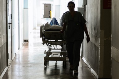 В Химках умерла пациентка больницы, которую на ночь бросили на полу палаты