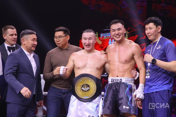 Алексей Уваровский сенсационно победил Кая Адамова на турнире по боксу «Вызов Севера» Алексей Уваровский сенсационно победил Кая Адамова на турнире по боксу «Вызов Севера»