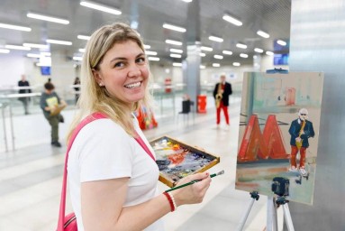 На автовокзале Северные Ворота проходит выставка участников проекта «Искусство в метро»