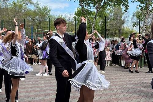 Последние звонки звенят в Приамурье для 13 тысяч школьников