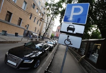 В Госдуме предложили ужесточить наказание за незаконное использование знака «Инвалид» на автомобиле