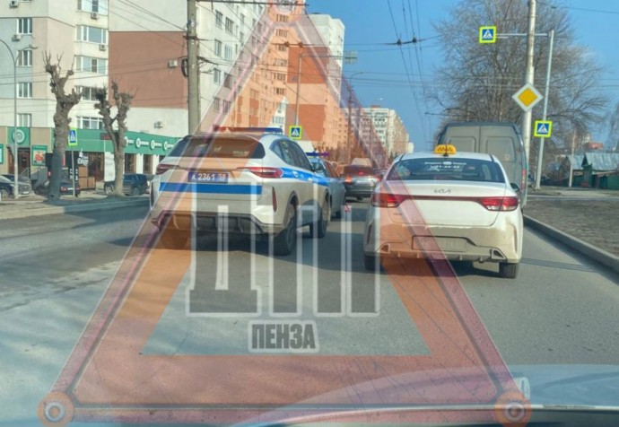 Одну из центральных улиц Пензы парализовало из-за аварии