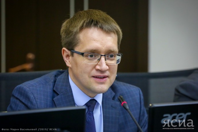 Министр промышленности и геологии Якутии выступит на радио