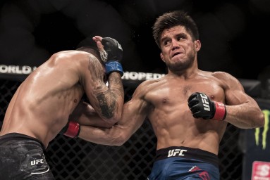 Бокс или борьба: Экс-чемпион UFC ответил, что важнее в ММА