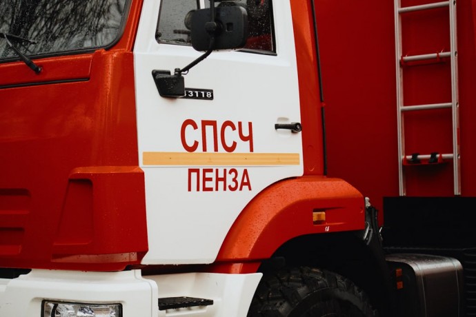 На проспекте Победы в Пензе подожгли легковой автомобиль