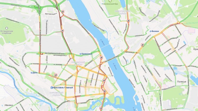 Аварии и поваленные деревья: в Ярославле из-за стихии пробки достигли 9 баллов
